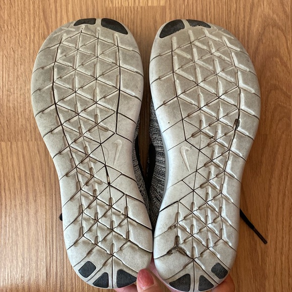 ❤️ Nike Free RN Fly Knit Sneakers Grey Black Size 8 1/2 - Picture 4 of 9